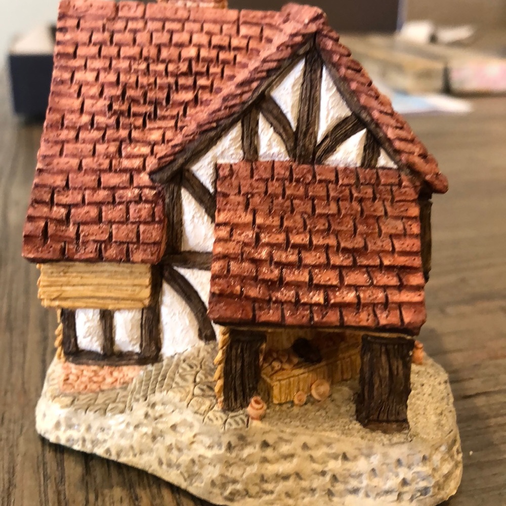 David Winter  Cottage “Little Market”